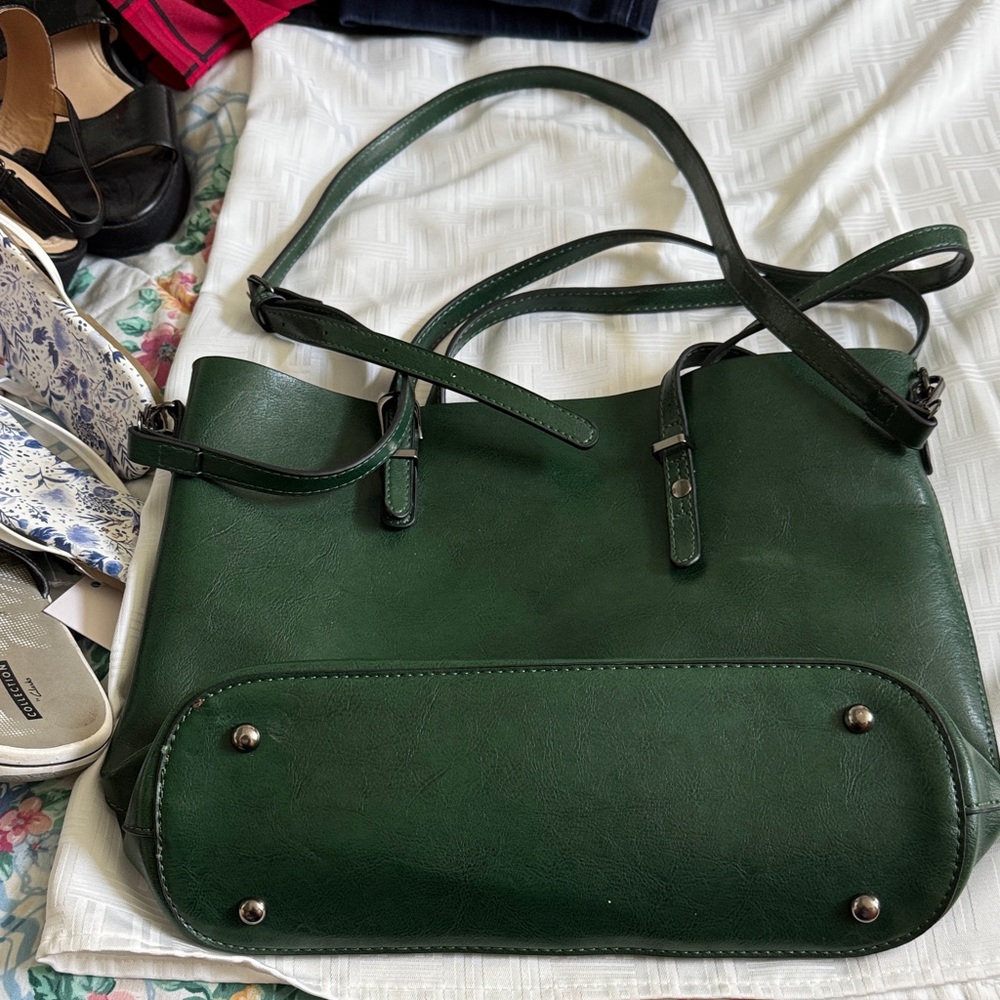 Elegant Green Leather Tote Bag